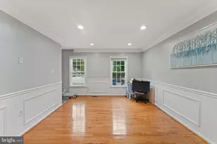 7925 Pebble Brook Ct, Springfield, VA 22153 - Photo 4