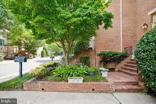 1403 McLean Mews Ct, McLean, VA 22101 - Photo 4