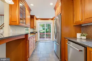7934 Bubbling Brook Cir, Springfield, VA 22153 - Photo 14
