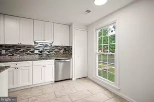 14419 Black Horse Ct, Centreville, VA 20120 - Photo 8