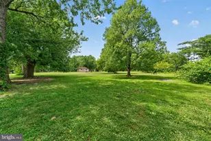 6010 Bangor Dr, Alexandria, VA 22303 - Photo 38