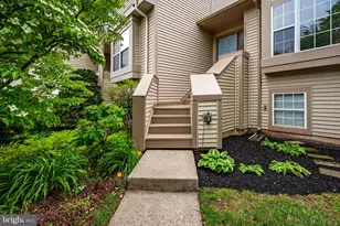 6189 Stonepath Cir, Centreville, VA 20120 - Photo 2