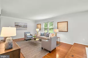 9428 Meadow Shire Ln, Great Falls, VA 22066 - Photo 8