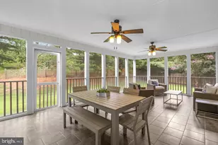 9428 Meadow Shire Ln, Great Falls, VA 22066 - Photo 4