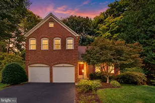 7827 Belleflower Dr, Springfield, VA 22152 - Photo 2