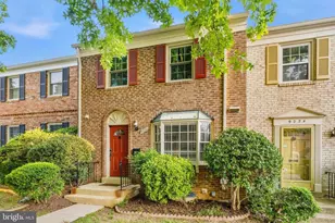 9222 Bailey Ln, Fairfax, VA 22031 - Photo 4