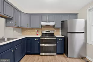 8700 Calvert Cliff Ct, Lorton, VA 22079 - Photo 8