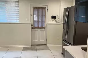 9826 Gabon Ct, Burke, VA 22015 - Photo 2