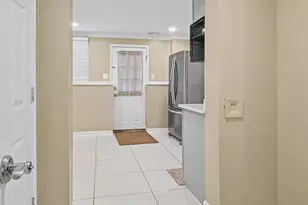 9826 Gabon Ct, Burke, VA 22015 - Photo 6