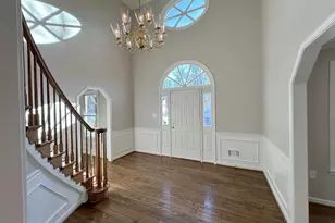 11560 Holly Briar Ln, Great Falls, VA 22066 - Photo 2
