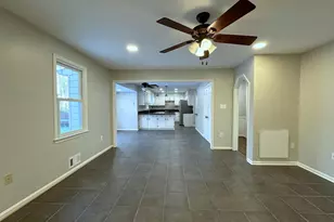 11560 Holly Briar Ln, Great Falls, VA 22066 - Photo 10