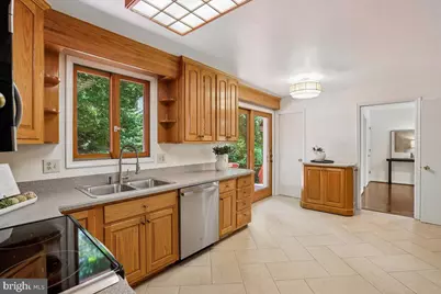 4945 Gainsborough Drive, Fairfax, VA 22032 - Photo 18
