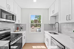 8530 Barrington Ct, Springfield, VA 22152 - Photo 8