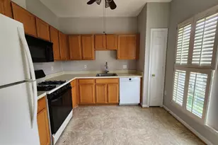 4137 Fountainside Ln, Fairfax, VA 22030 - Photo 6