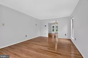 1588 Kingstream Cir, Herndon, VA 20170 - Photo 6
