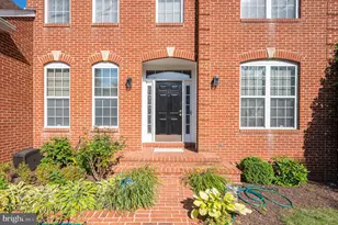 2410 Dakota Lakes Dr, Herndon, VA 20171 - Photo 2