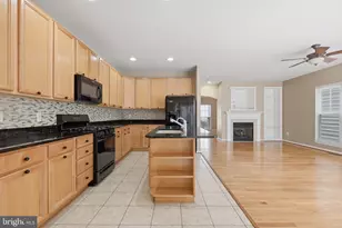 9135 Stonegarden Dr, Lorton, VA 22079 - Photo 12