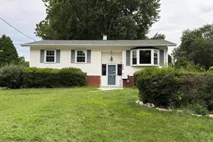 7812 Royston St, Annandale, VA 22003 - Photo 2