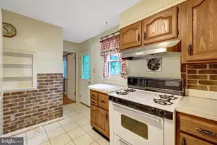 310 Arcadian Cir SW, Vienna, VA 22180 - Photo 14