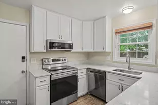 726 Gentle Breeze Ct, Herndon, VA 20170 - Photo 8