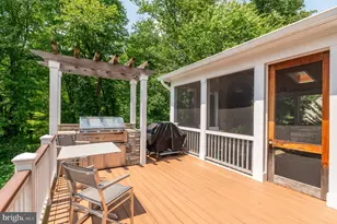 1302 Scotts Run Rd, McLean, VA 22102 - Photo 10
