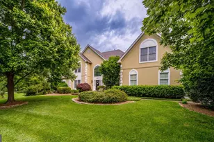 1115 Amanda Dr, Great Falls, VA 22066 - Photo 2