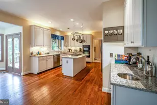 1115 Amanda Dr, Great Falls, VA 22066 - Photo 12