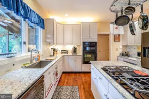 1115 Amanda Dr, Great Falls, VA 22066 - Photo 16
