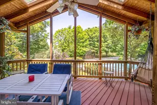 1115 Amanda Dr, Great Falls, VA 22066 - Photo 56