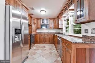 11720 Briggs Ct, Fairfax, VA 22030 - Photo 10