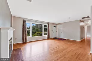 11720 Briggs Ct, Fairfax, VA 22030 - Photo 8