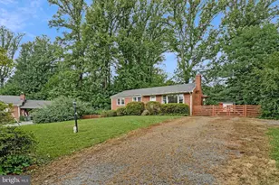 11720 Briggs Ct, Fairfax, VA 22030 - Photo 2