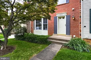 9664 Scotch Haven Dr, Vienna, VA 22181 - Photo 2
