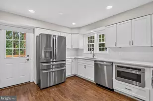 6536 Oakwood Dr, Falls Church, VA 22041 - Photo 10