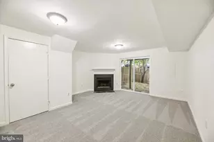 6866 Chasewood Cir, Centreville, VA 20121 - Photo 4