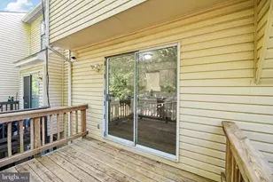 6866 Chasewood Cir, Centreville, VA 20121 - Photo 8