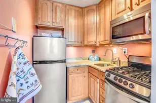 6641 Wakefield Dr, Alexandria, VA 22307 - Photo 8