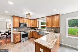 10855 Weisiger Ln, Oakton, VA 22124 - Photo 4