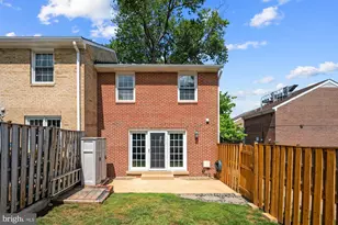 558 Windover Ave NW, Vienna, VA 22180 - Photo 2