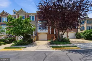 6323 Barcroft Mews Dr, Falls Church, VA 22041 - Photo 2