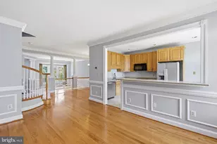 6323 Barcroft Mews Dr, Falls Church, VA 22041 - Photo 4