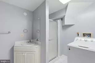 6323 Barcroft Mews Dr, Falls Church, VA 22041 - Photo 28