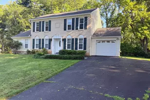 10802 Hunt Club Rd, Reston, VA 20190 - Photo 2