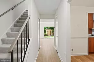 1005 Saber Ln, Herndon, VA 20170 - Photo 4