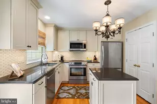 14201 Upperridge Ct, Centreville, VA 20121 - Photo 10