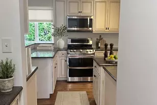 6034 Chesterbrook Rd, McLean, VA 22101 - Photo 2