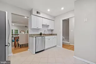 6141 Summer Park Ln, Alexandria, VA 22315 - Photo 4