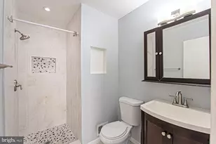 10343 Annaberg Ct, Burke, VA 22015 - Photo 8