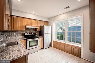 10343 Annaberg Ct, Burke, VA 22015 - Photo 4