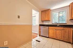 8465 Summer Breeze Ln, Springfield, VA 22153 - Photo 8